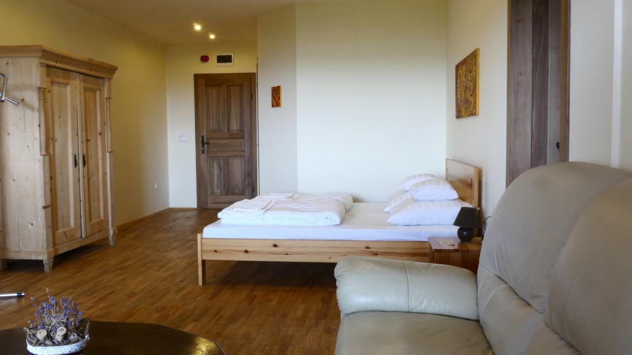Ebner Pince - Panzio Bed & Breakfast Turbékpuszta Екстериор снимка